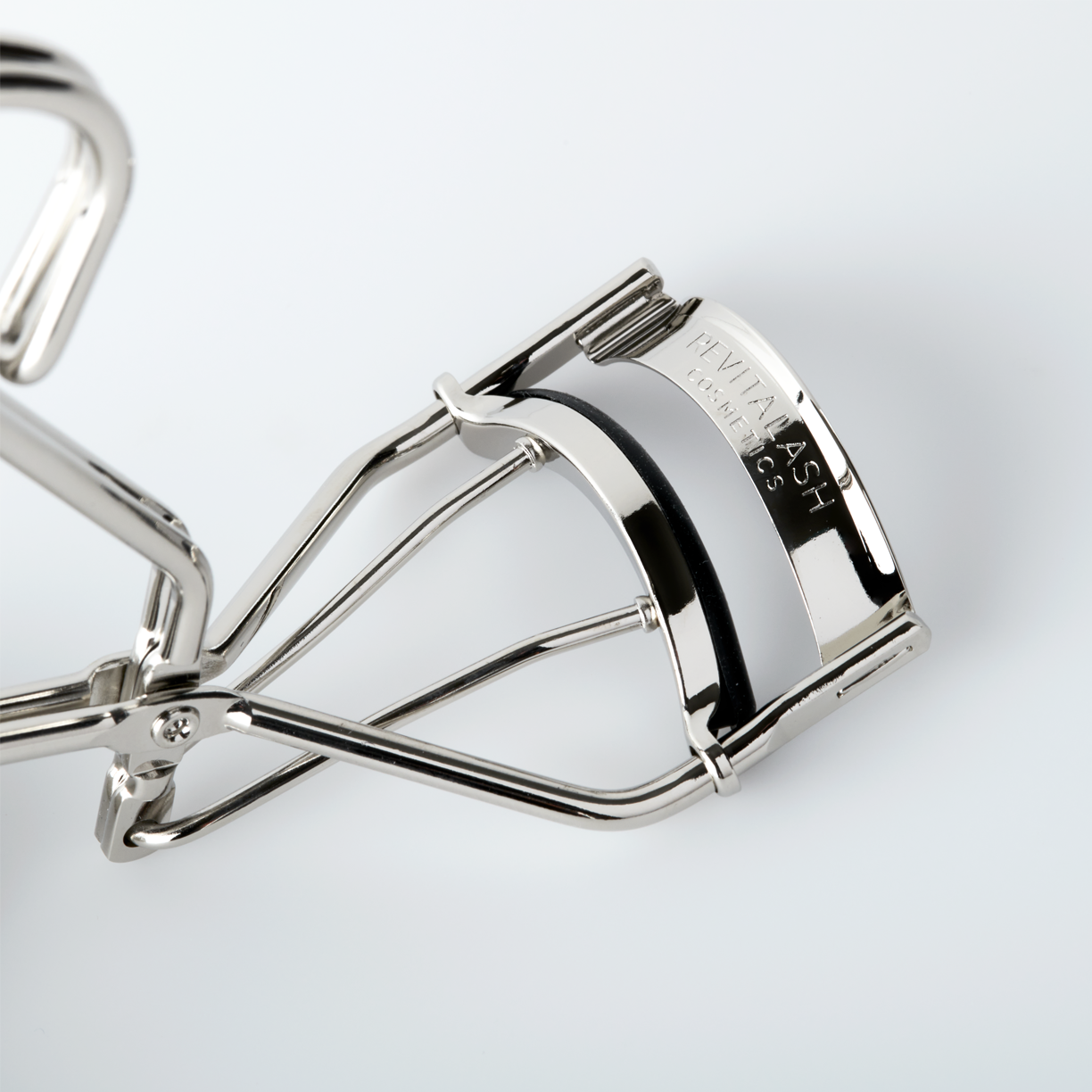 Signature Eyelash Curler - Image 3